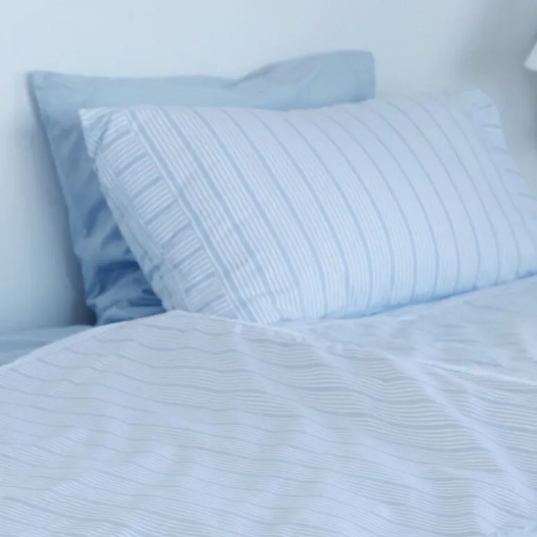 Bedding Collection dynetrekk 140x200+63x60 cm powder blue stripes