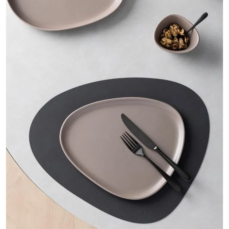Curve Stoneware middagstallerken 30x26 cm varm grå