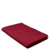 Duk med brodert hullsøm 240x140 cm mørkerød