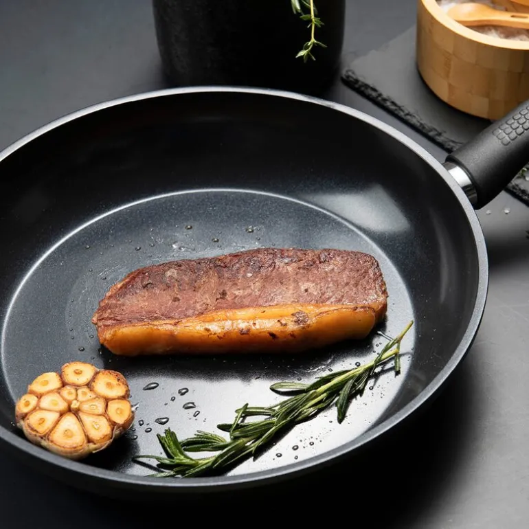 Kitchen Essentials stekepanne 28 cm svart