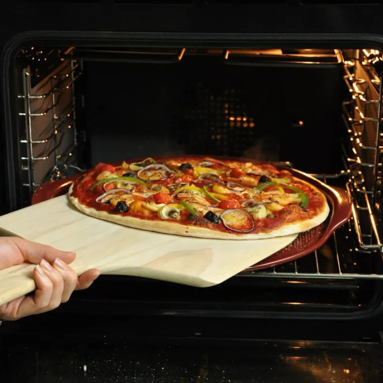 Pizzastein rillet 40 cm rød